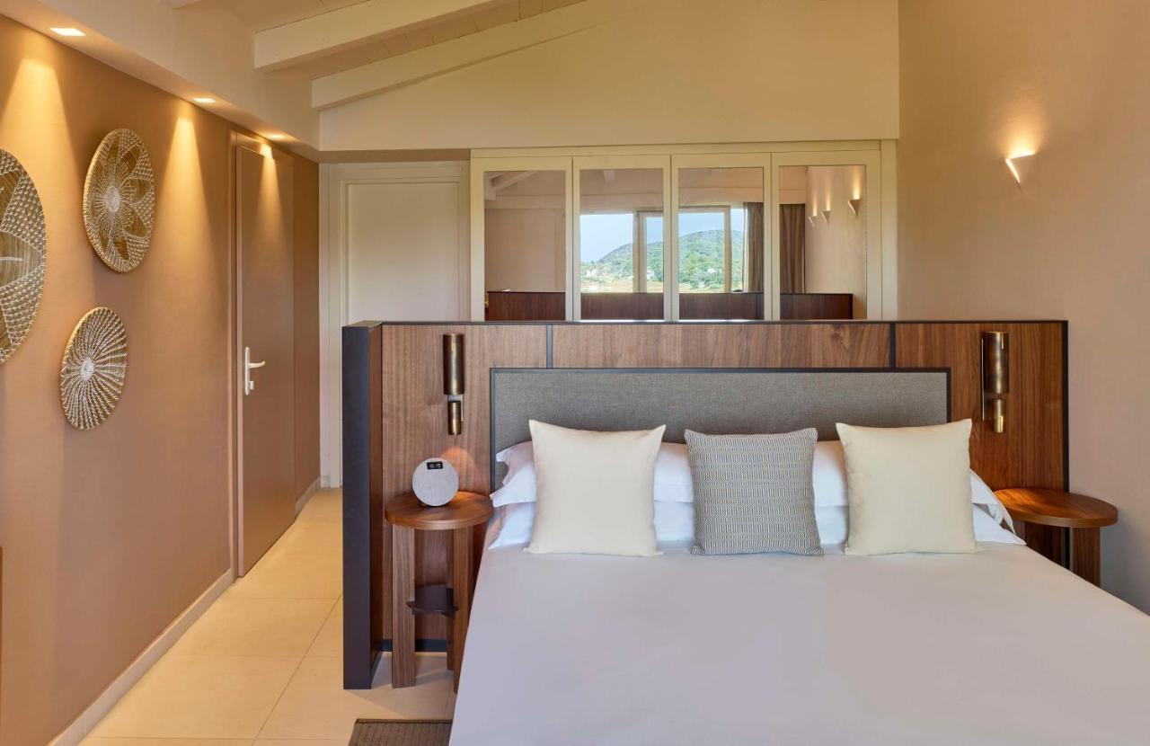 Baia Di Chia Resort Sardinia, Curio Collection By Hilton Zewnętrze zdjęcie